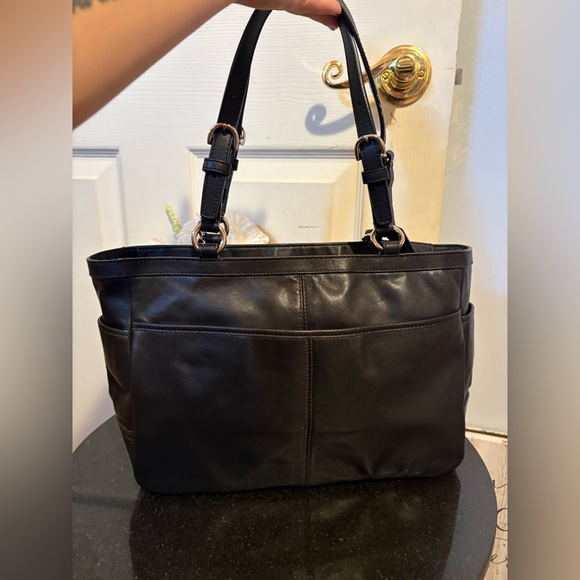 EUC Coach Black Leather Shoulder Bag - Picture 2 of 4